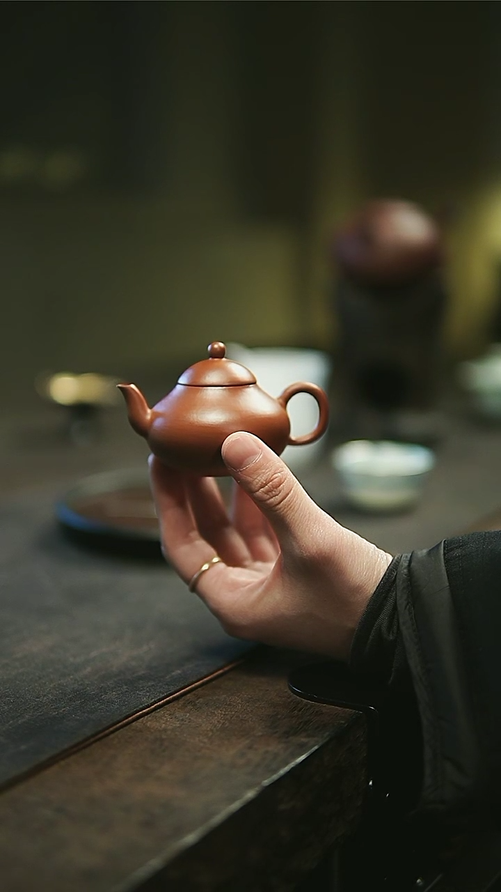 【闪购商品】朱泥半手矮梨壶1111111111