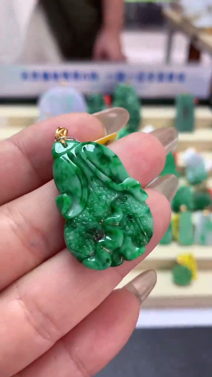 【闪购商品】翡翠吊坠(不含链)18K金镶嵌挂件