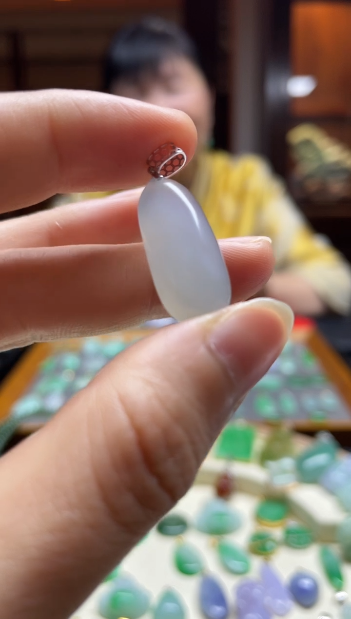 【闪购商品】翡翠颈饰18K金镶嵌福果