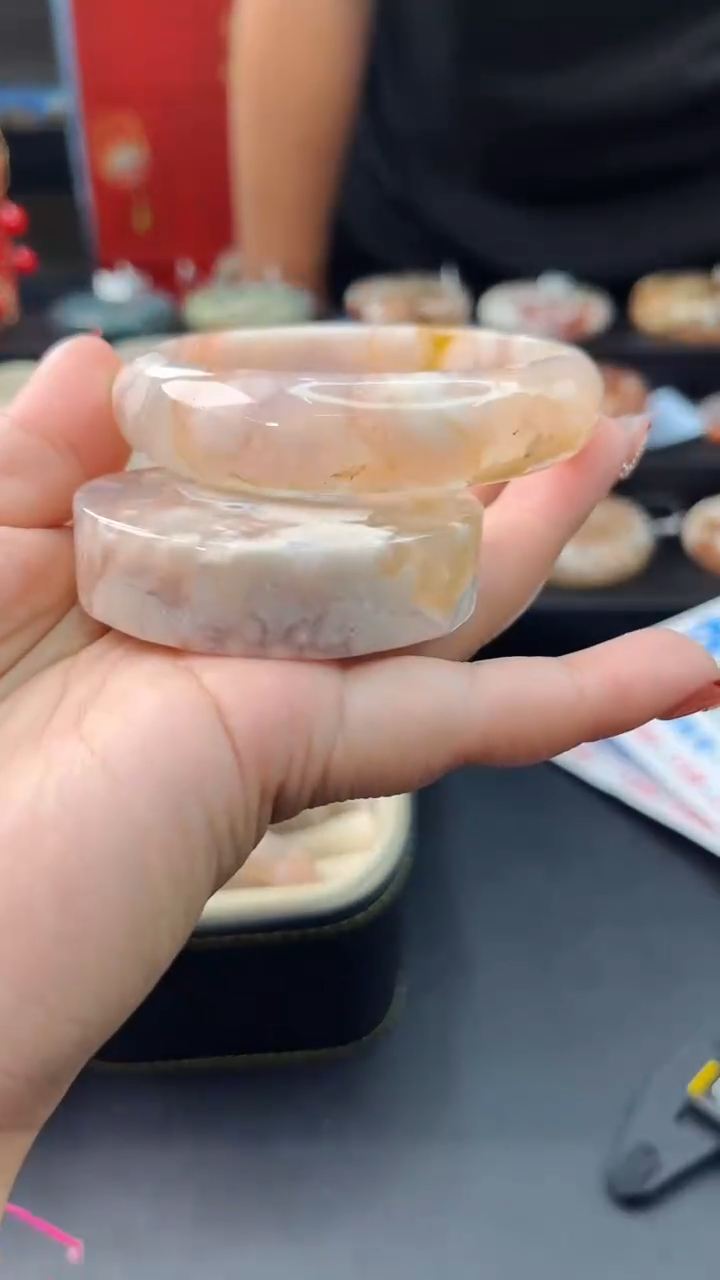 【闪购商品】石英质玉手镯未镶嵌赠送镯心（60圈口）