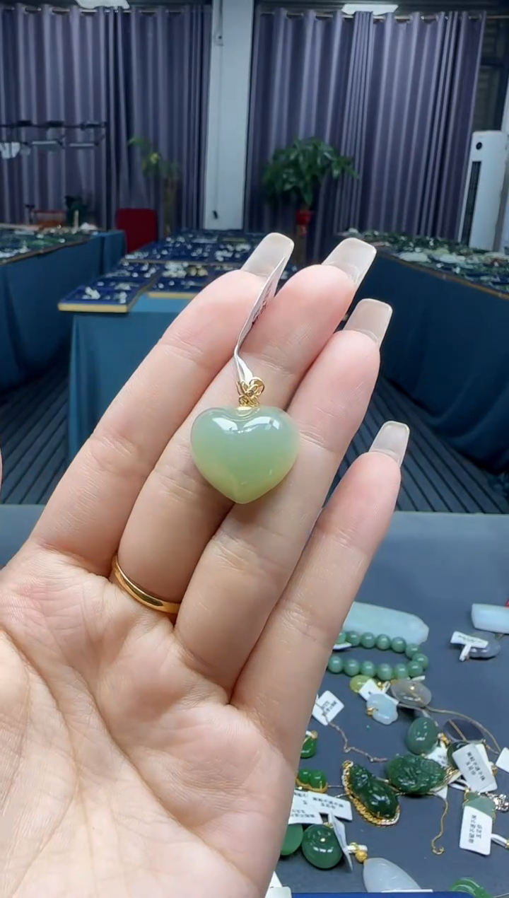 和田玉18K金镶嵌挂件1