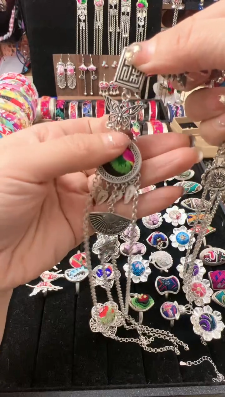 【闪购商品】织绣民族风老绣饰品255