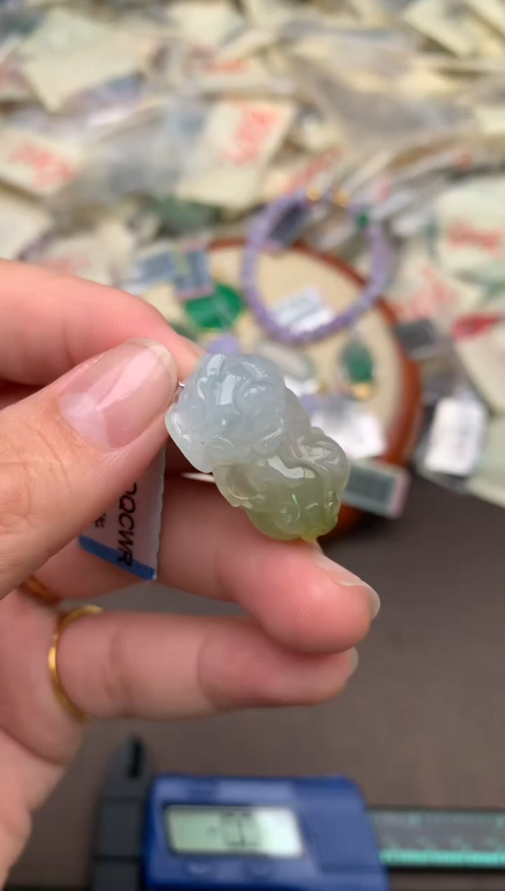 翡翠挂件未镶嵌—