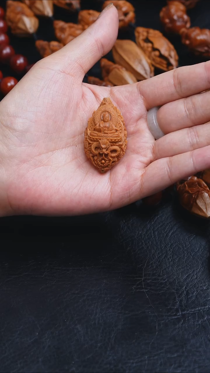 吊坠橄榄核2.6十八罗汉拜万佛