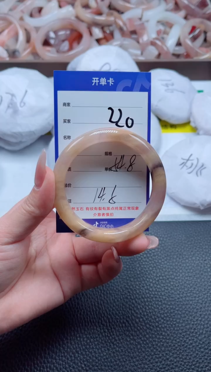 【闪购商品】石英质玉手镯未镶嵌220-55
