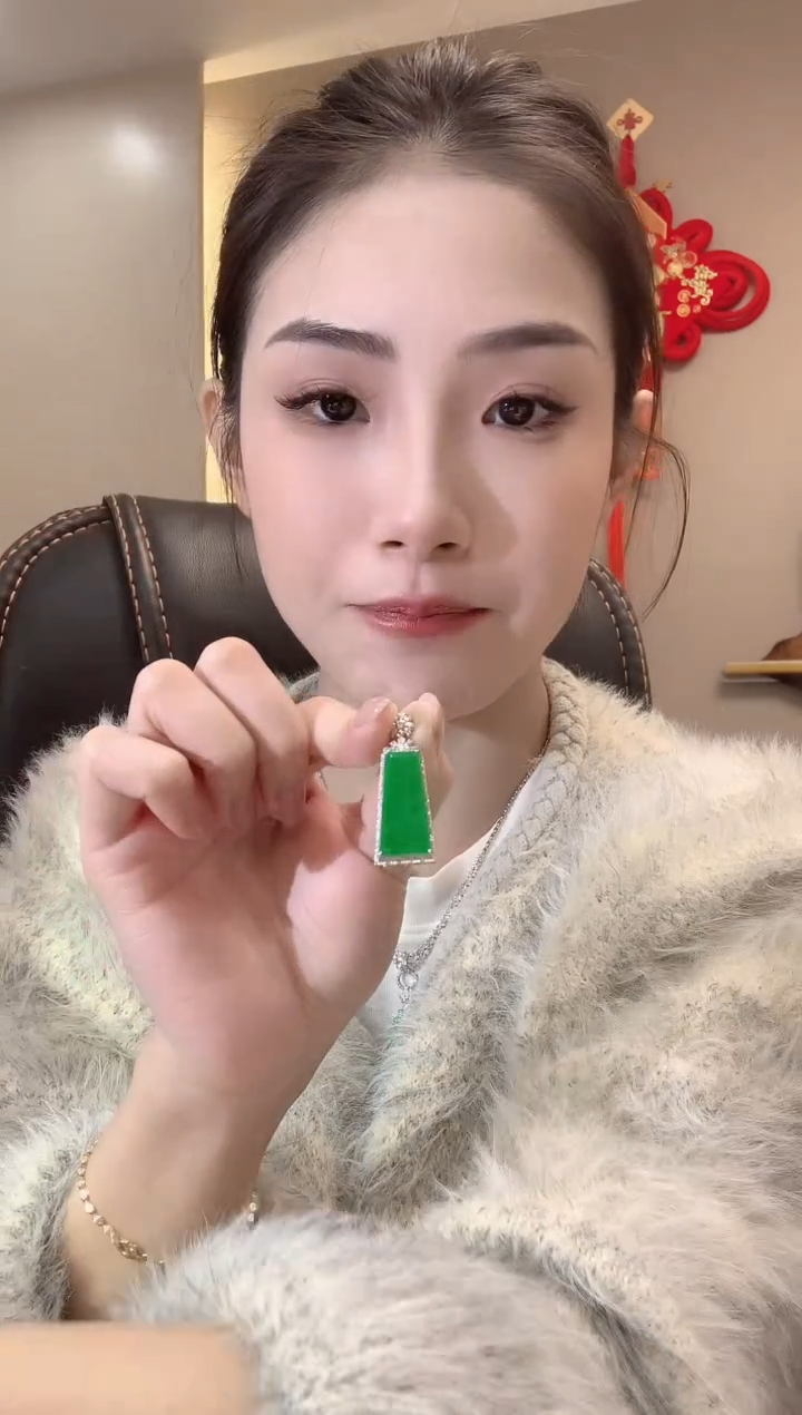 【闪购商品】翡翠吊坠(不含链)18K金镶嵌A33