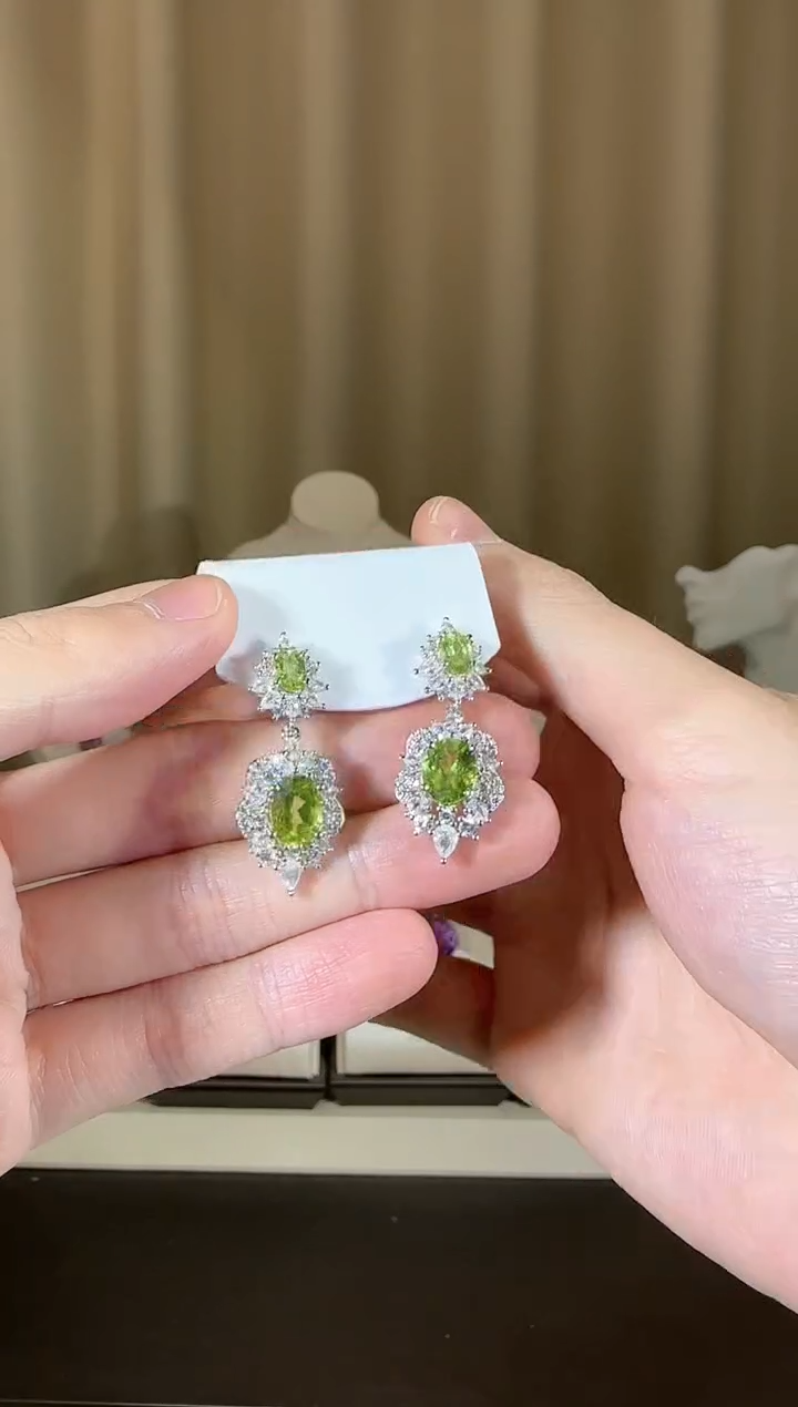 【闪购商品】橄榄石耳饰银S925镶嵌10*8mm耳坠