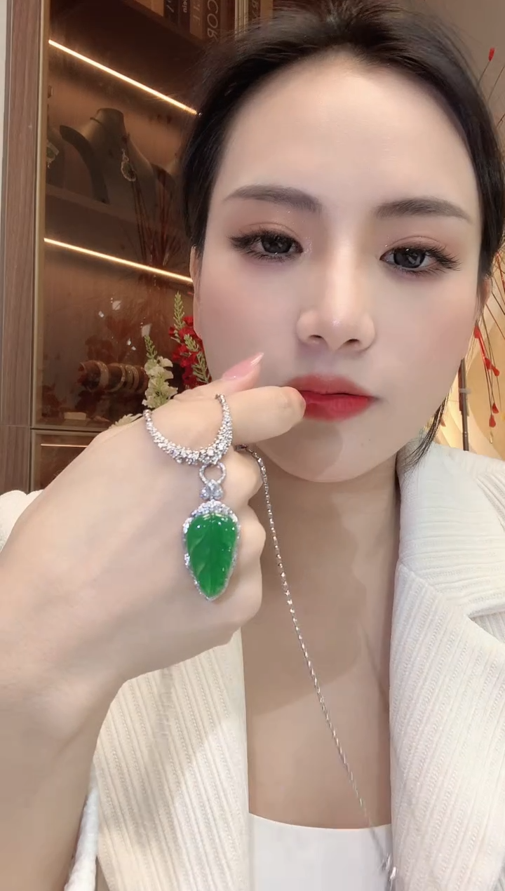 【闪购商品】翡翠吊坠(不含链)18K金镶嵌C8