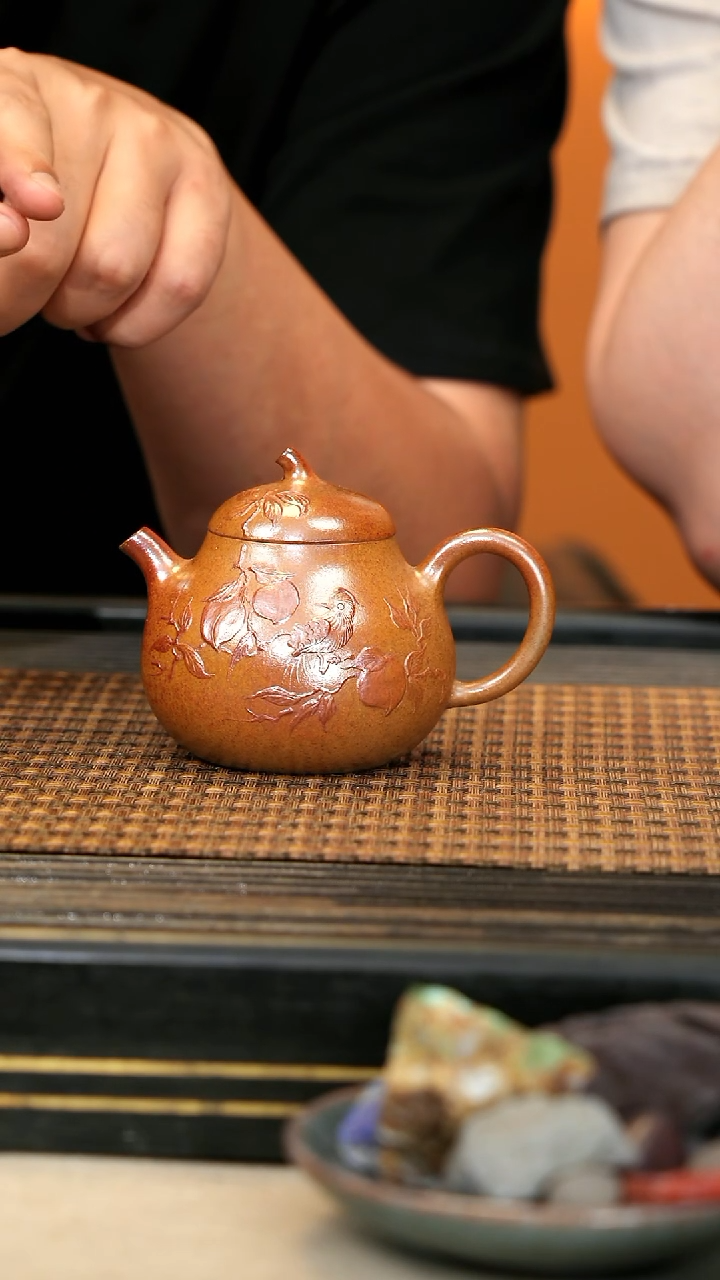 紫砂壶ZCJ65《茄瓜》柴烧