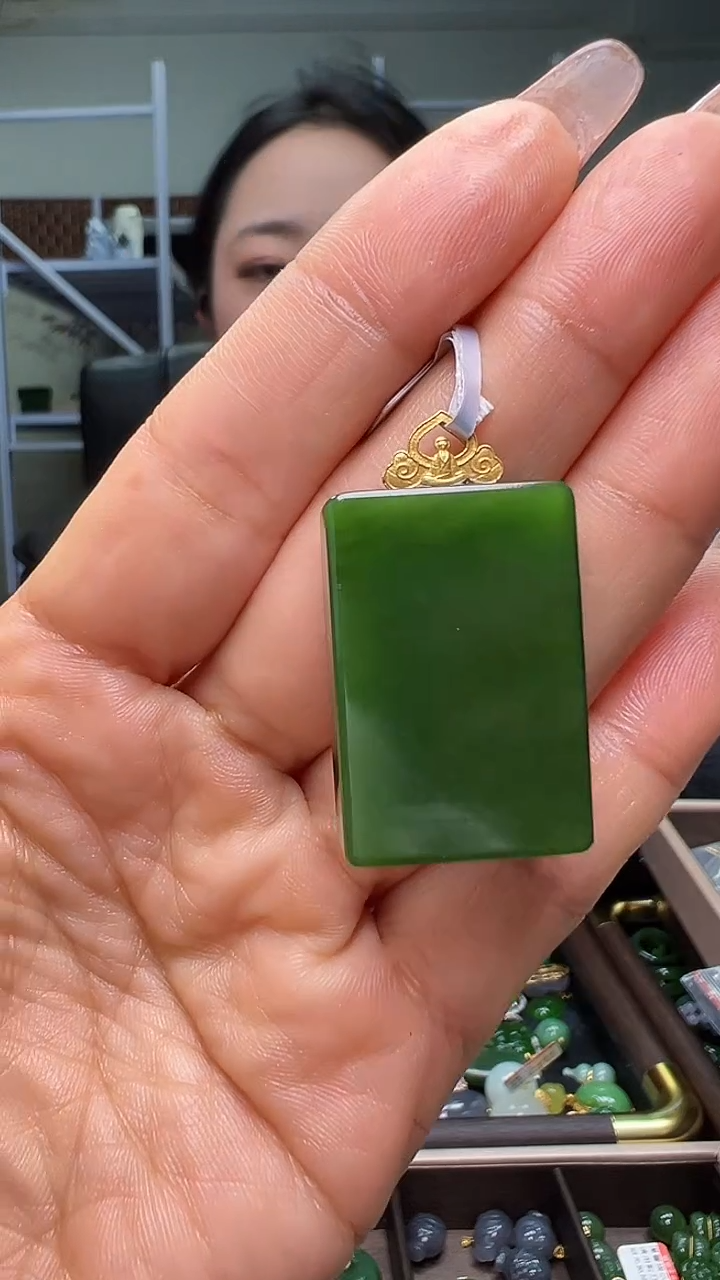 颈饰18K金镶嵌和田玉（多样性发货.发其一)12.23.40