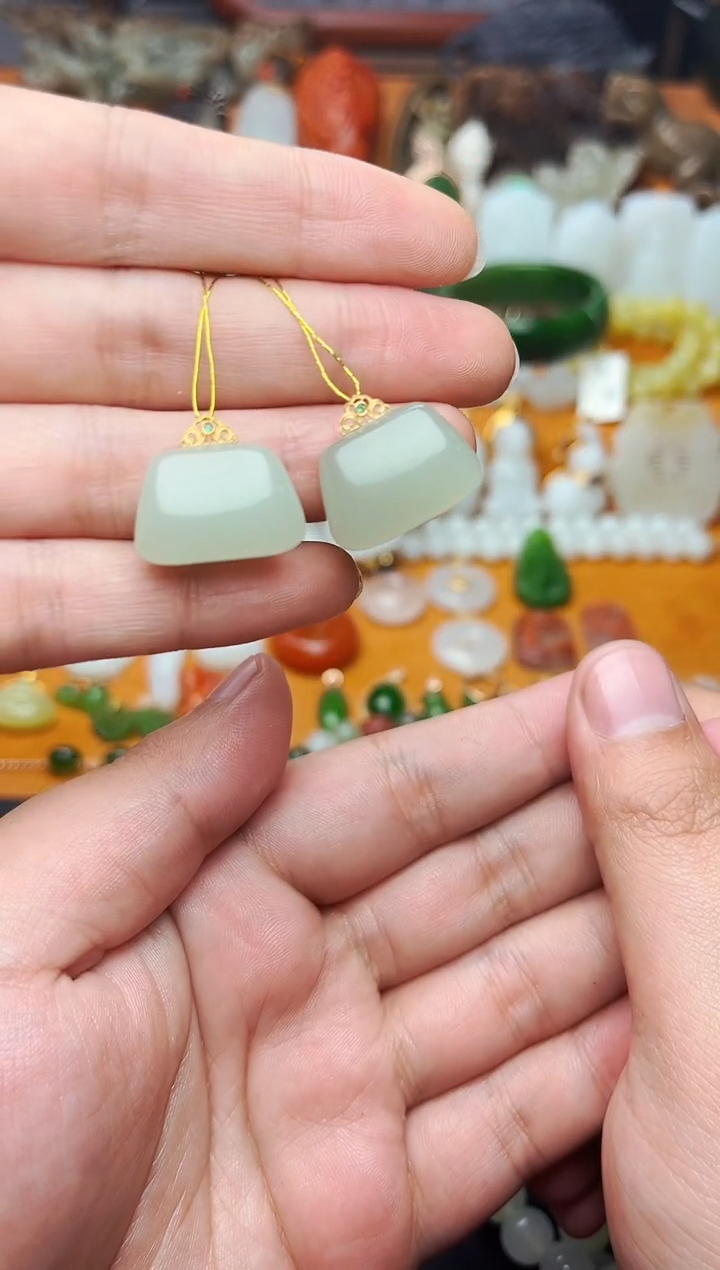 【闪购商品】和田玉颈饰18K金镶嵌吊坠01