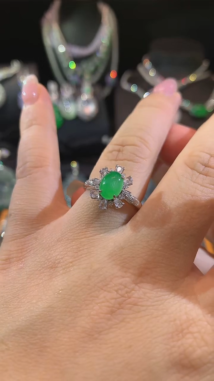 翡翠戒指18K金镶嵌戒指