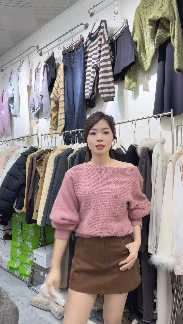 阿璇家一字肩粉色毛衣