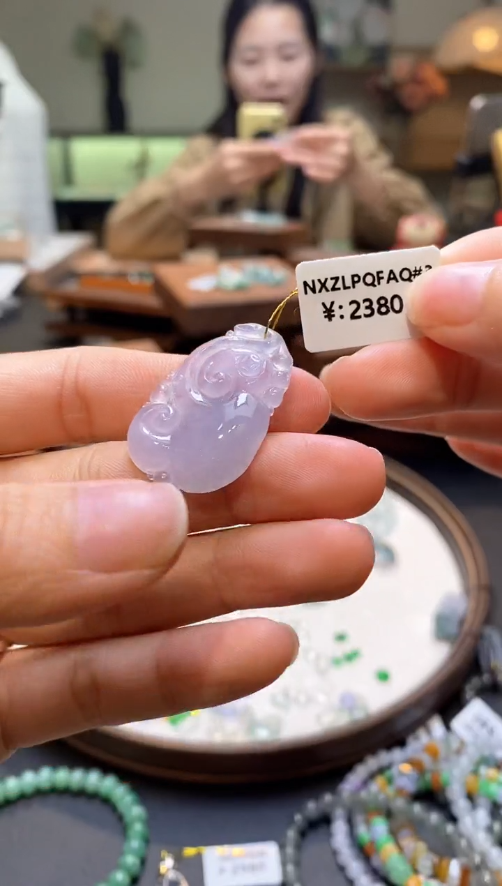 【闪购商品】翡翠未镶嵌颈饰如意