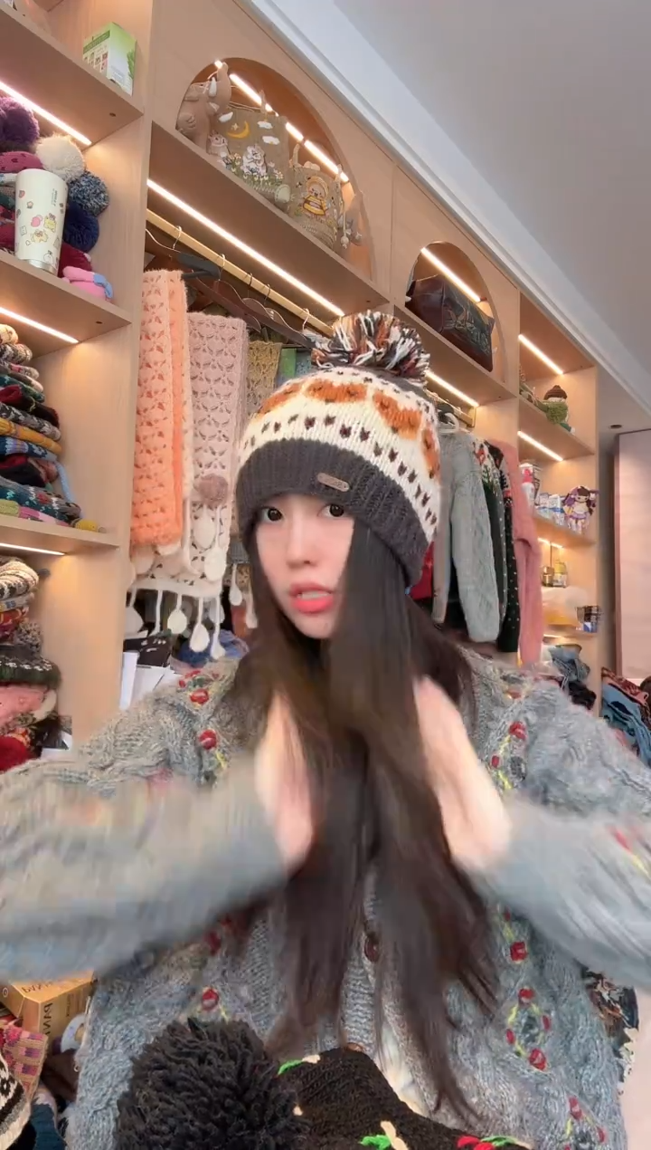 羊毛白灰狐狸帽  