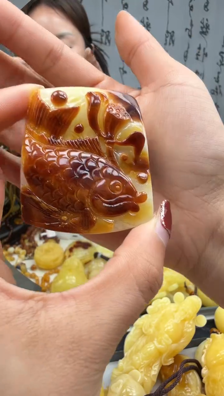 【闪购商品】琥珀裸石未镶嵌挂坠