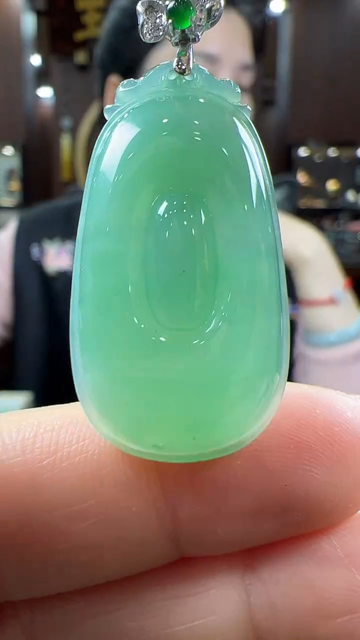 【闪购商品】翡翠挂件18K金镶嵌福贝