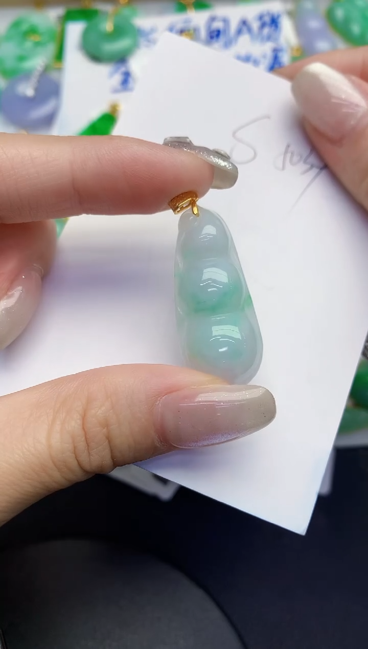 翡翠未镶嵌颈饰缅甸天然翡翠A货