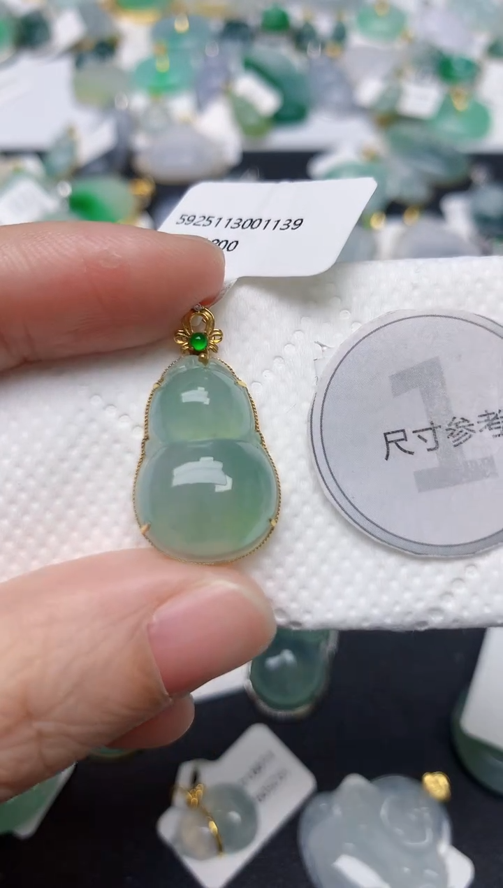 颈饰18K金镶嵌翡翠天然缅甸A货翡翠