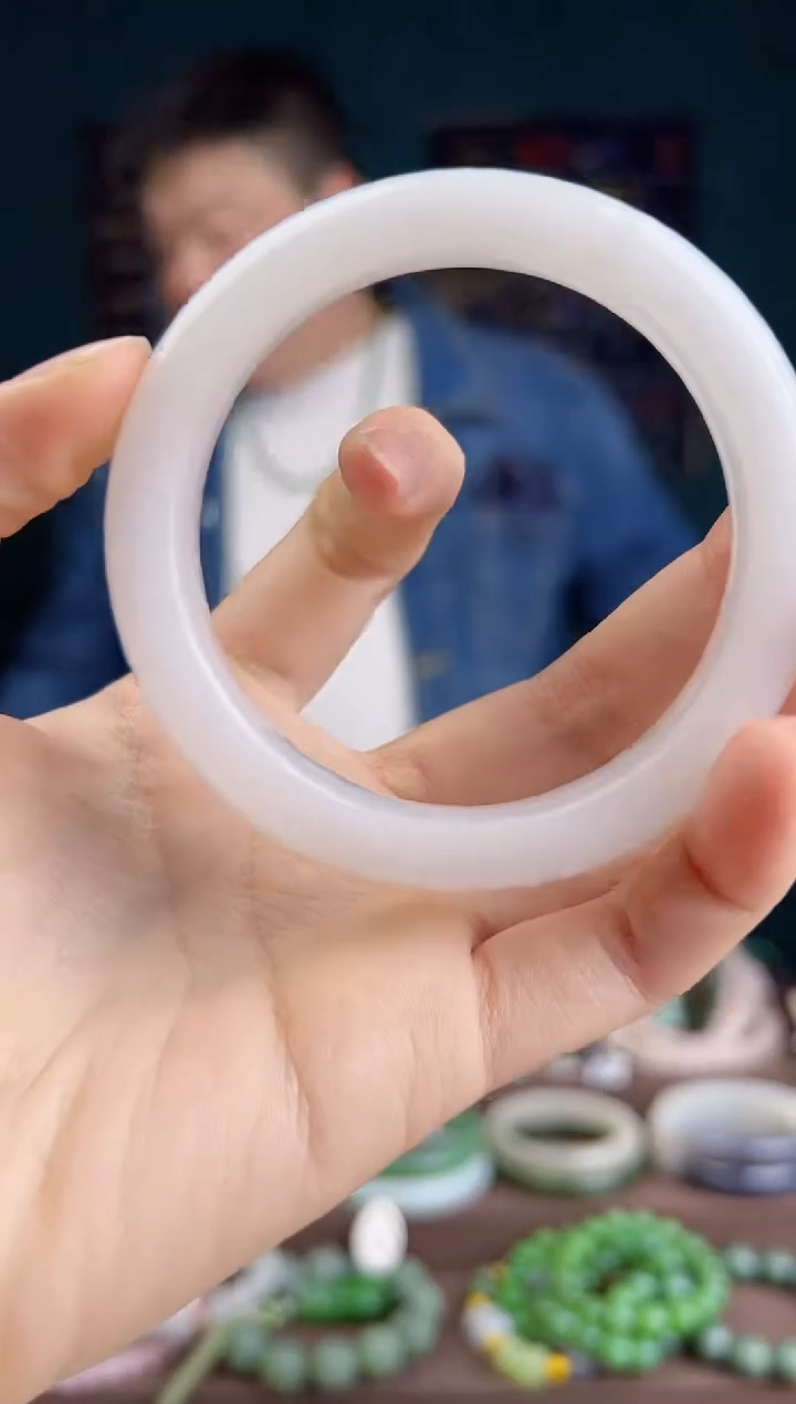 【闪购商品】和田玉手镯未镶嵌多样性发货 拍一单发一个52-64