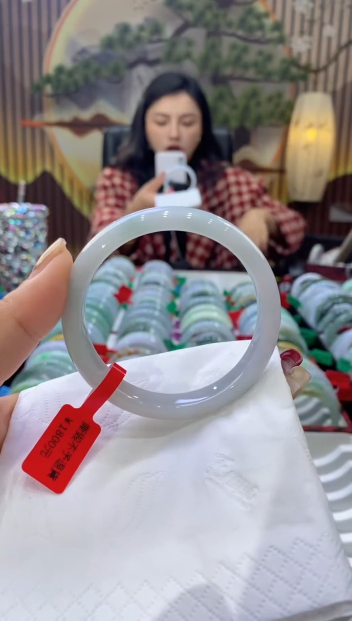 【闪购商品】翡翠手镯未镶嵌多人01002