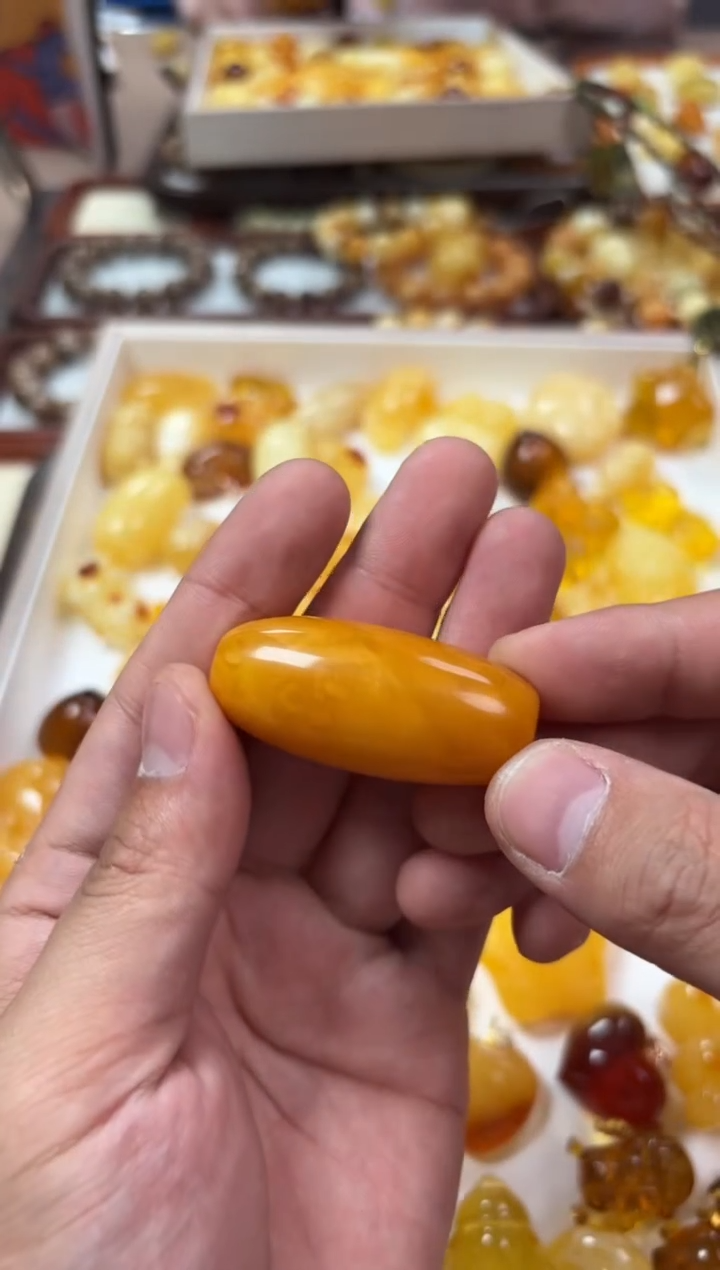 【闪购商品】琥珀裸石未镶嵌桶珠