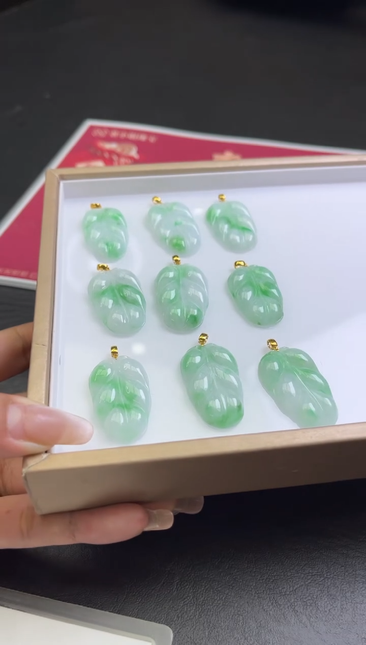 【闪购商品】翡翠颈饰18K金镶嵌M69 /多样性发一件/配绳子