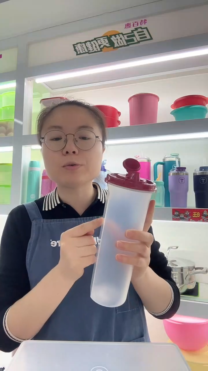 【闪购商品】塑料特百惠890毫升油壶（拍一发二）