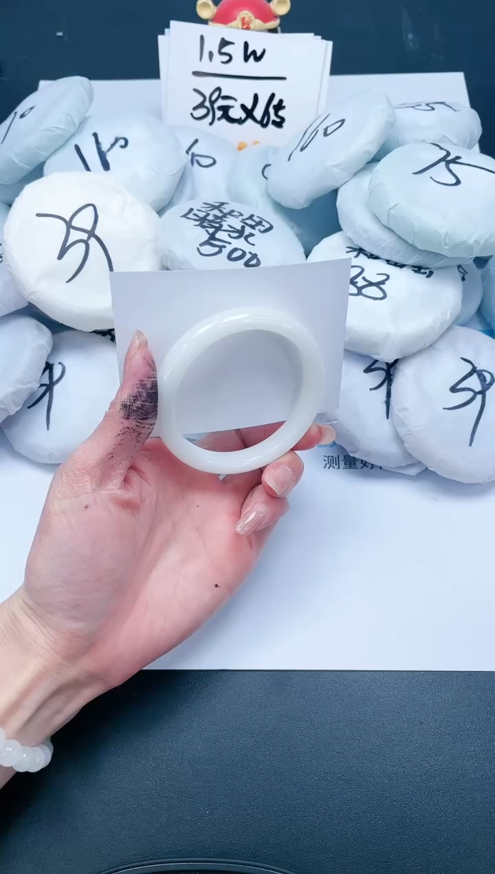 【闪购商品】石英质玉手镯未镶嵌125-54.6