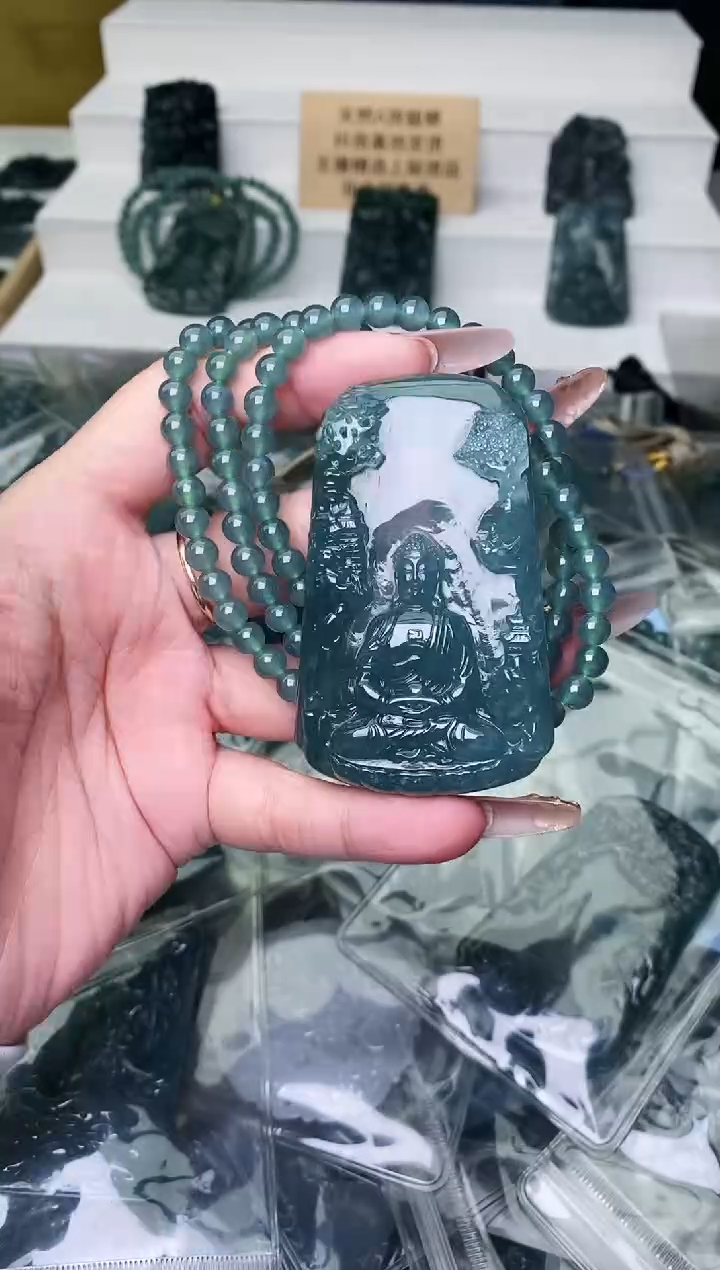 颈饰未镶嵌翡翠 