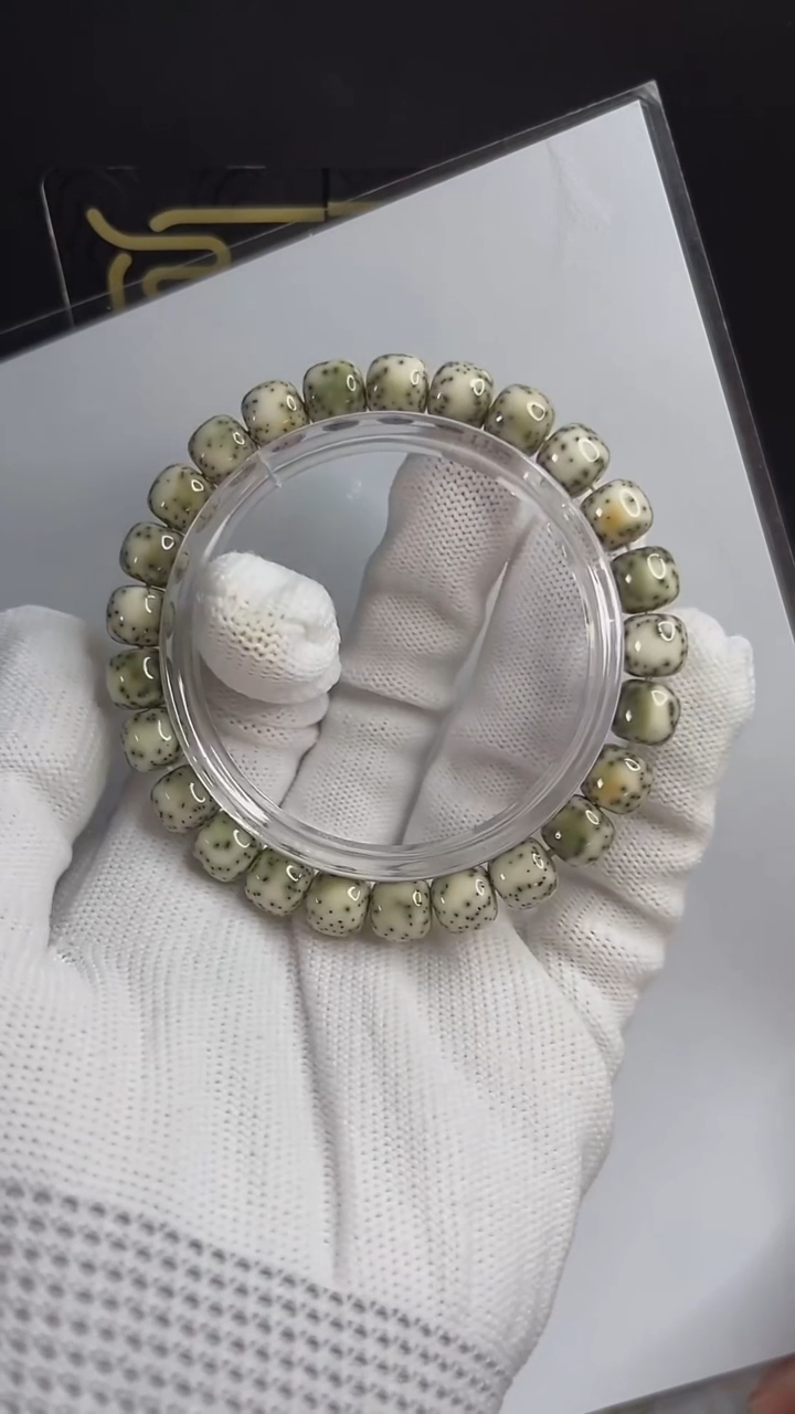 手串星月菩提小驼包9x8.a704