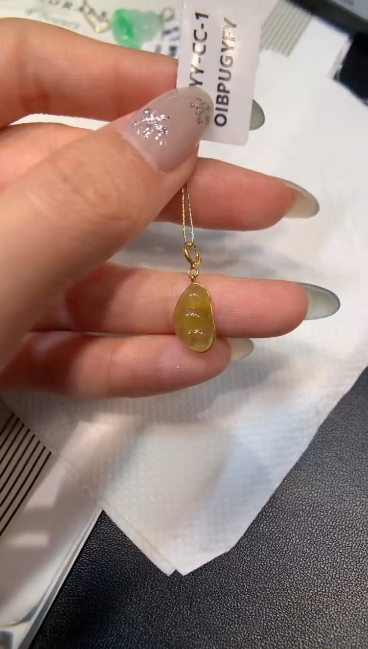 颈饰18K金镶嵌翡翠福豆