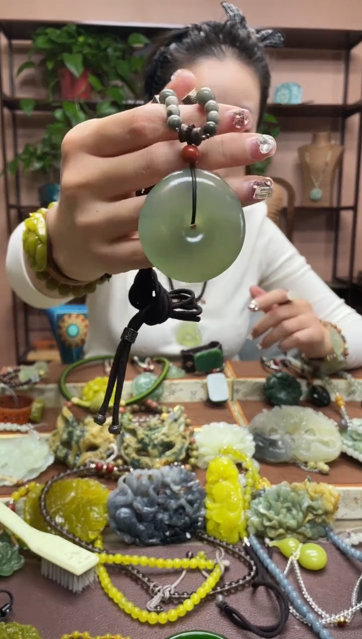 未镶嵌岫玉吊坠·