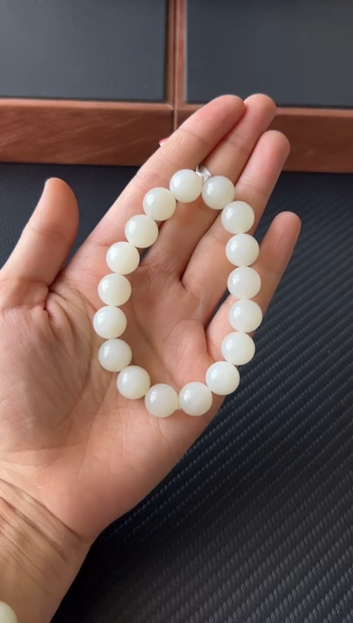 手串未镶嵌和田玉于田微色差卡12