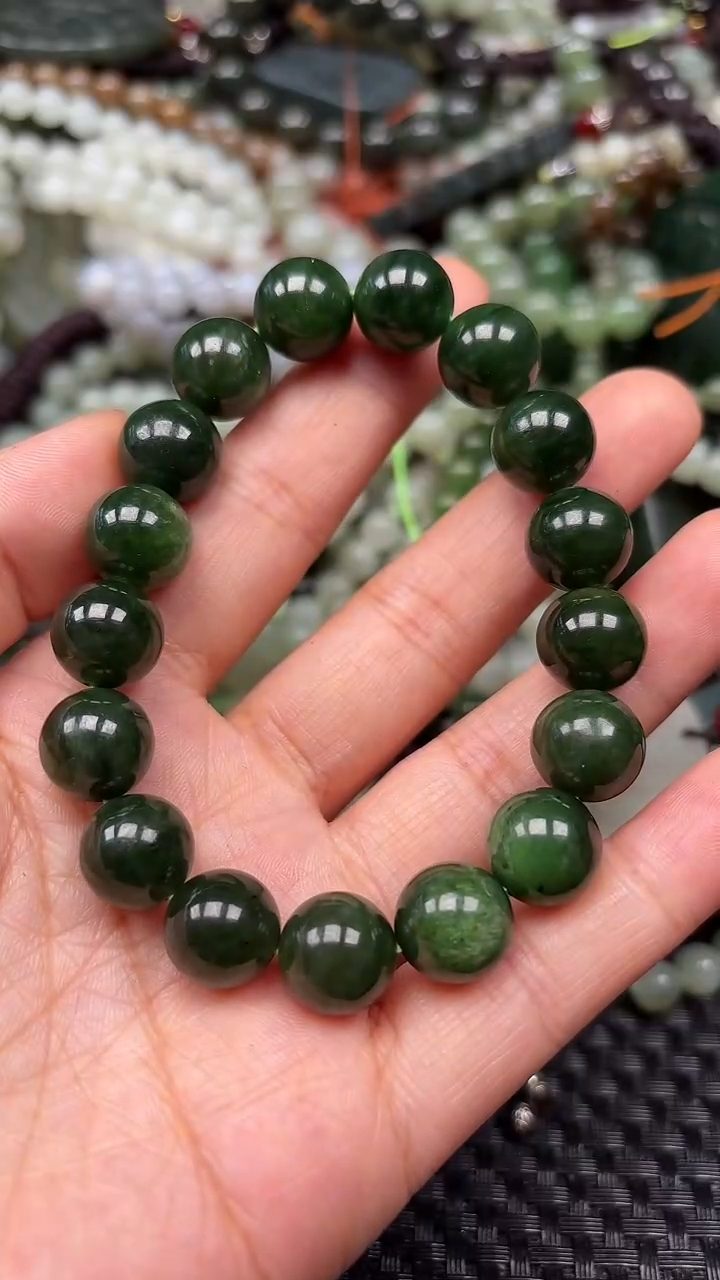 和田玉未镶嵌颈饰1