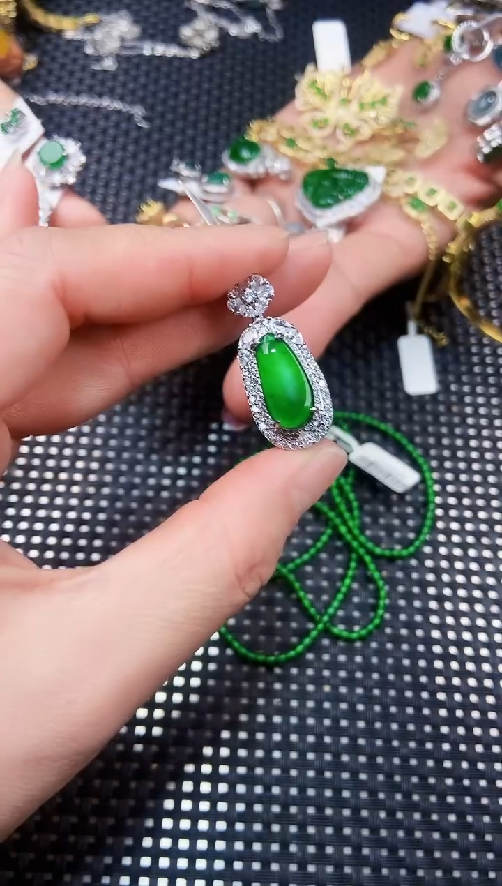 【闪购商品】翡翠吊坠(不含链)未镶嵌111111111