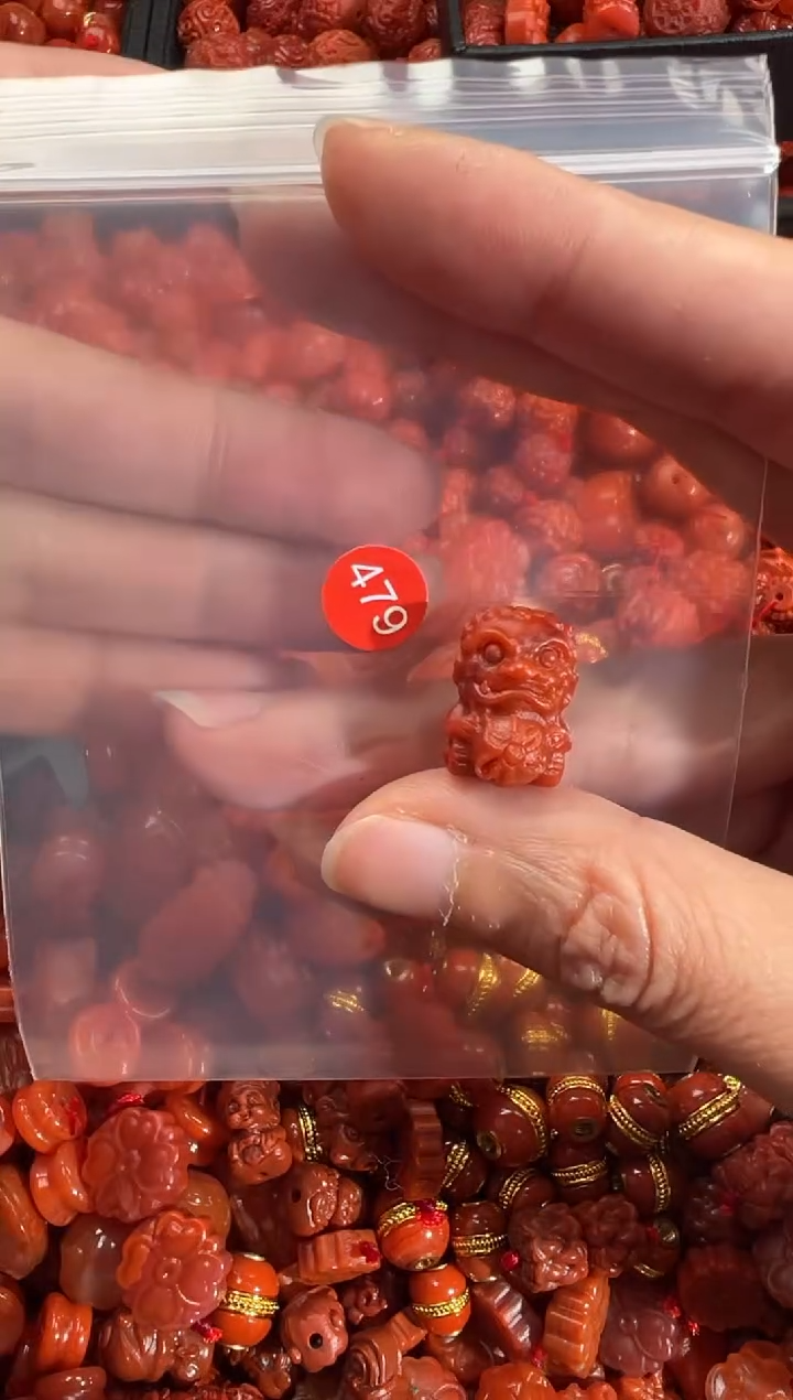 南红玛瑙未镶嵌颈饰1