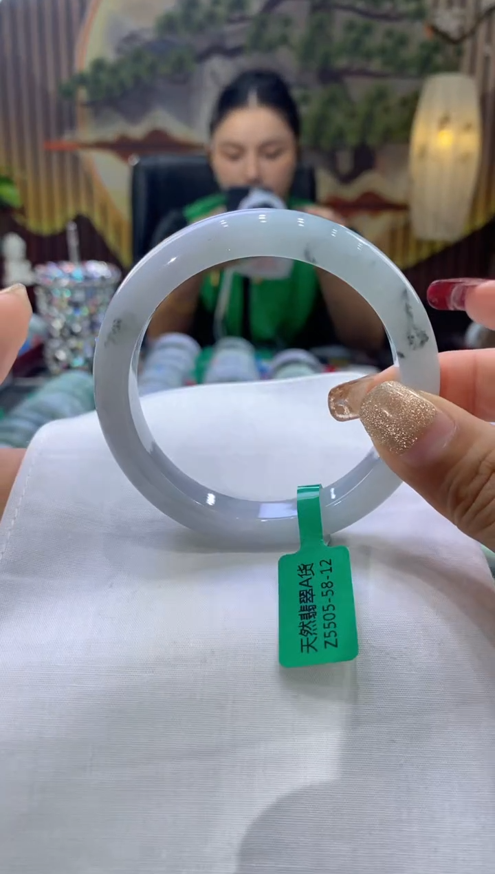 【闪购商品】翡翠未镶嵌手镯多人06025