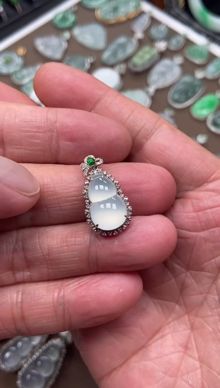 【闪购商品】翡翠吊坠(不含链)18K金镶嵌葫芦