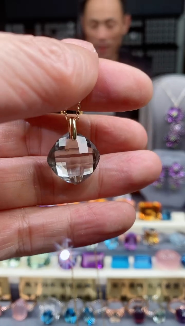 【闪购商品】水晶吊坠18K金镶嵌绿水晶吊坠 不含链