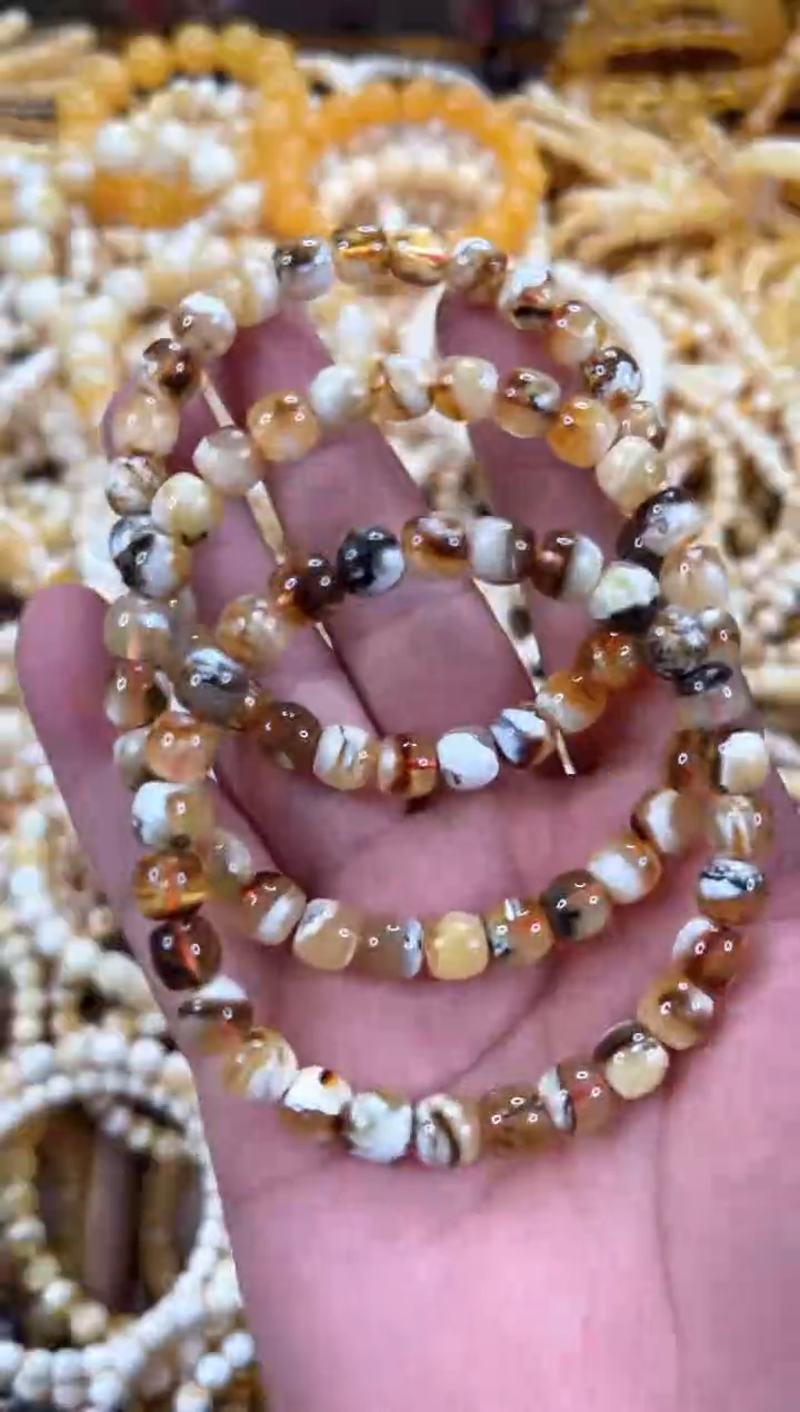 未镶嵌琥珀裸石AA20  7.5左右多样性一条