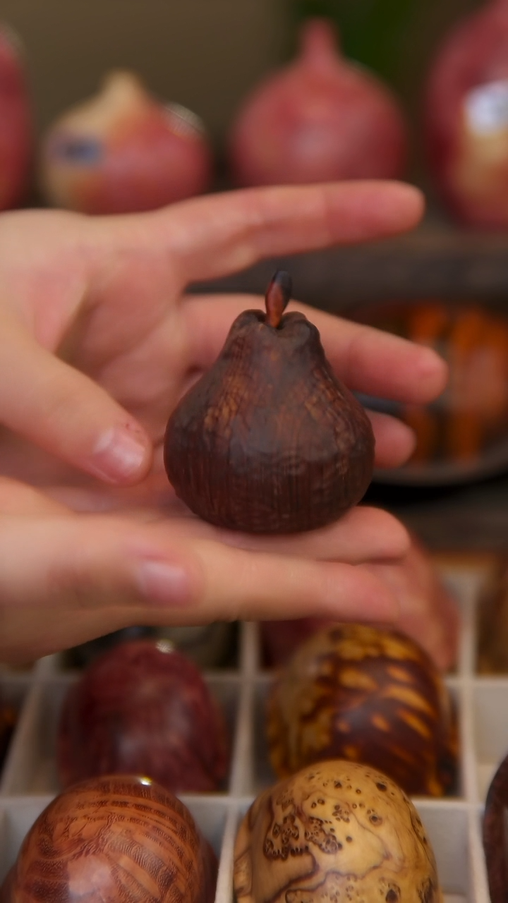 【闪购商品】木微凹黄檀鸭梨手把件