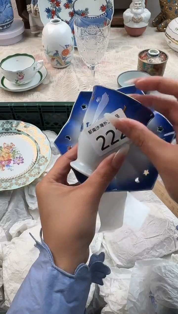 J**九E          222