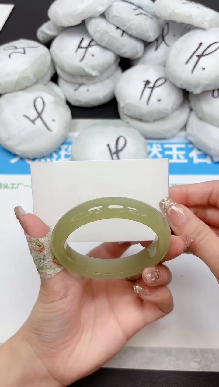 未镶嵌手镯石英质玉219-56.4