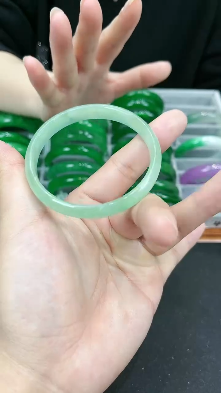 【闪购商品】砖雕s84 冰葡萄肉手镯 圈口60