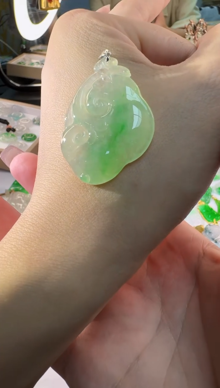 【闪购商品】翡翠18K金镶嵌颈饰缅甸翡翠A货吊坠