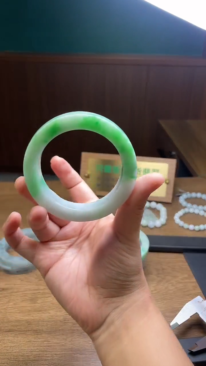 未镶嵌手镯定制翡翠顺*定制