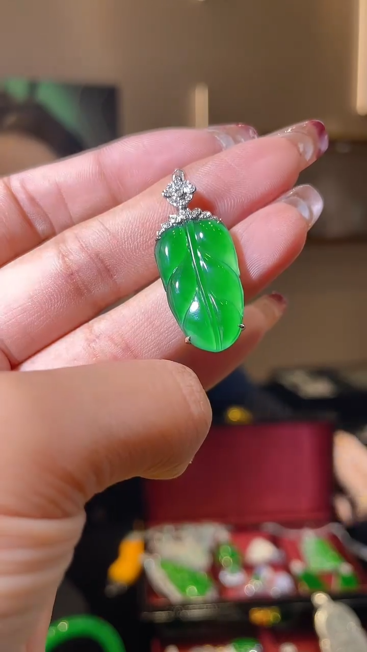 【闪购商品】翡翠吊坠(不含链)18K金镶嵌天然翡翠A货