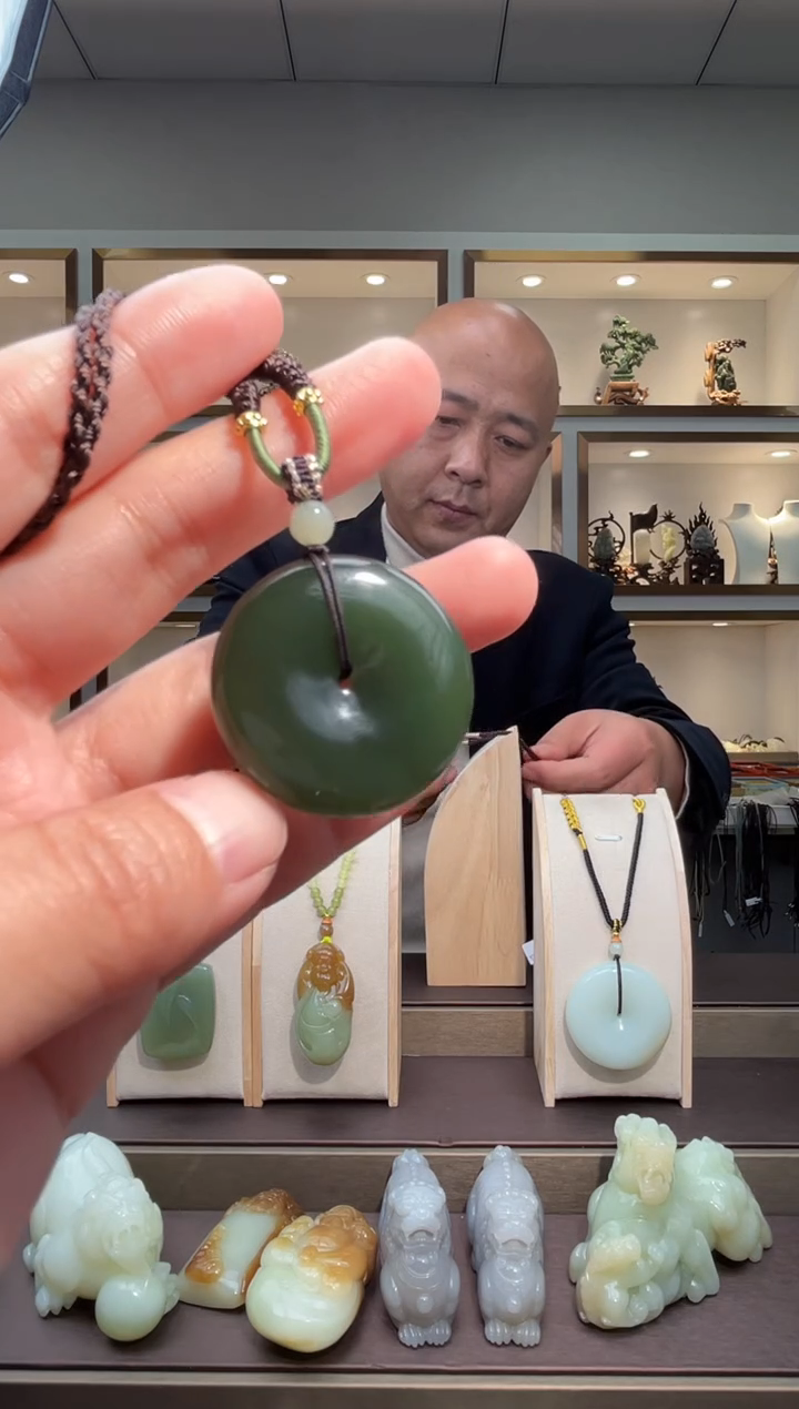 颈饰未镶嵌和田玉苏