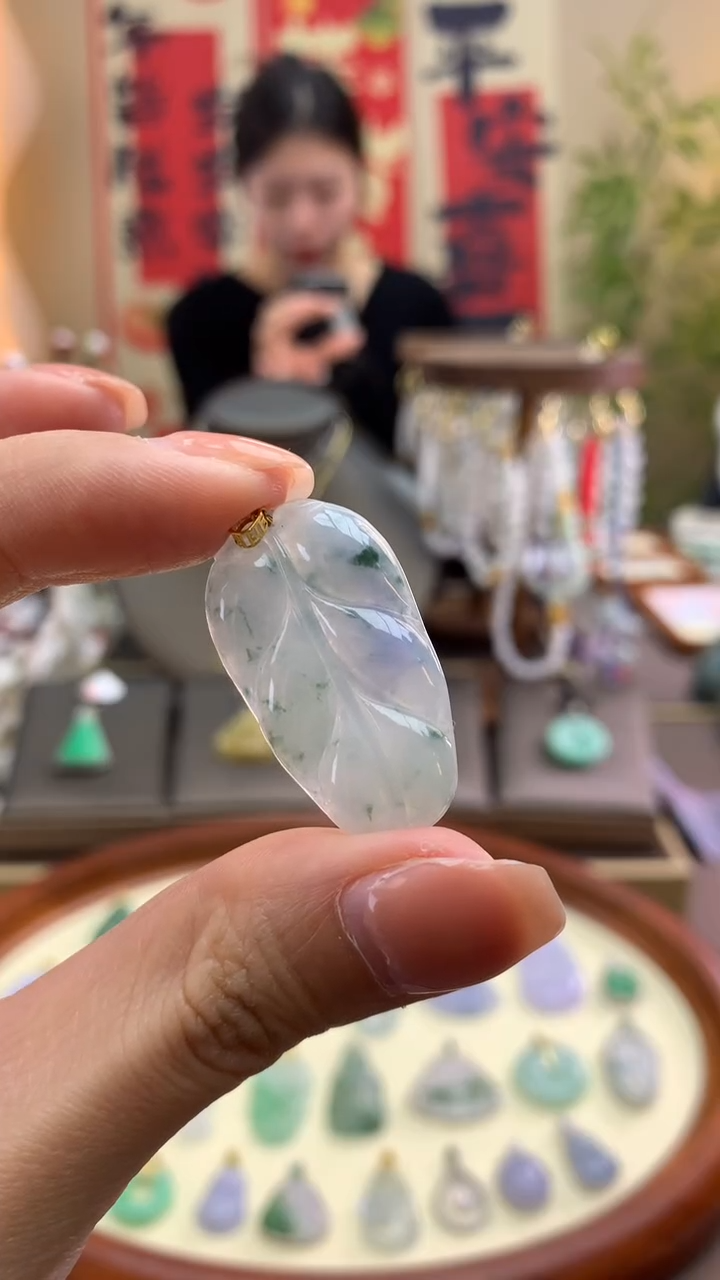 【闪购商品】翡翠颈饰18K金镶嵌叶子